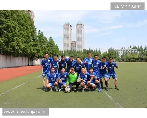 成都足球队选拔赛背后的拼搏故事与荣耀之路