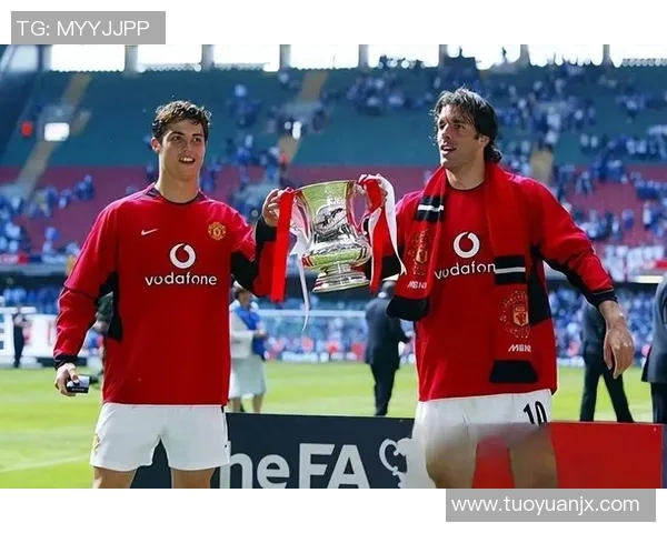 探索足球明星的辉煌成就与传奇故事带你走进绿茵场的精彩世界 探索足球明星的辉煌成就与传奇故事带你走进绿茵场的精彩世界