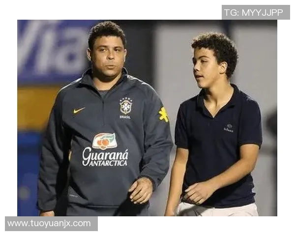 明星儿子是否继承父业成为足球明星的背后故事与未来展望 明星儿子是否继承父业成为足球明星的背后故事与未来展望