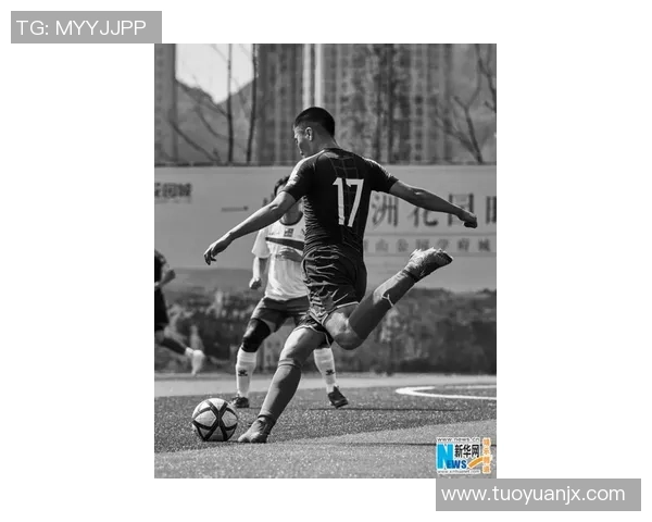 时尚与运动的结合足球明星图案T恤让你尽显个性与活力