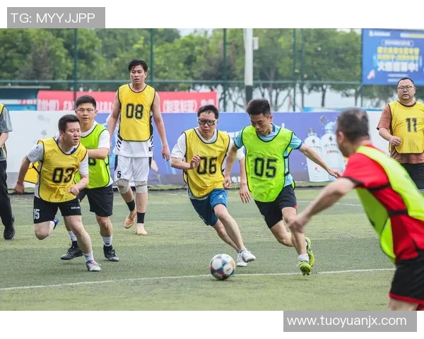 李芳的足球生涯回顾与展望:从绿茵场到人生舞台的对话 李芳的足球生涯回顾与展望:从绿茵场到人生舞台的对话