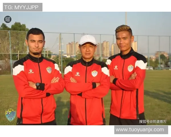 李伟的足球人生深度对话:从青涩少年到职业球员的成长之路 李伟的足球人生深度对话:从青涩少年到职业球员的成长之路